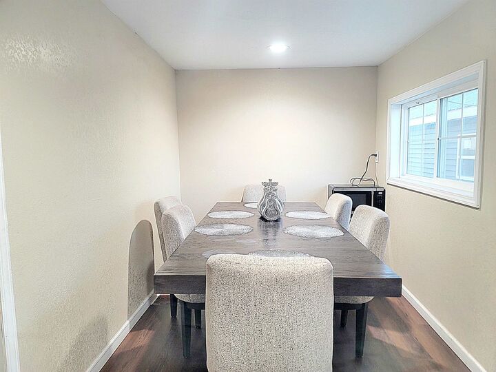 Property Photo: 1612 E 8th NE 69130