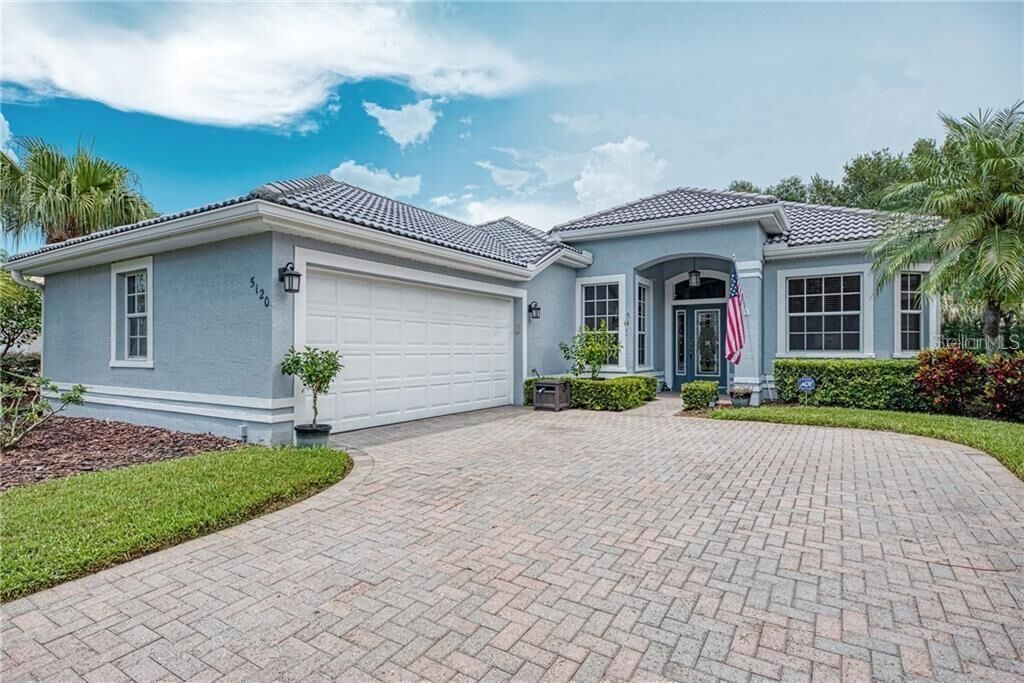 Property Photo: 5120 Highbury Circle FL 34238