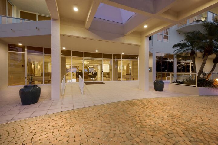 Property Photo:  1800 Benjamin Franklin Drive B1006  FL 34236 