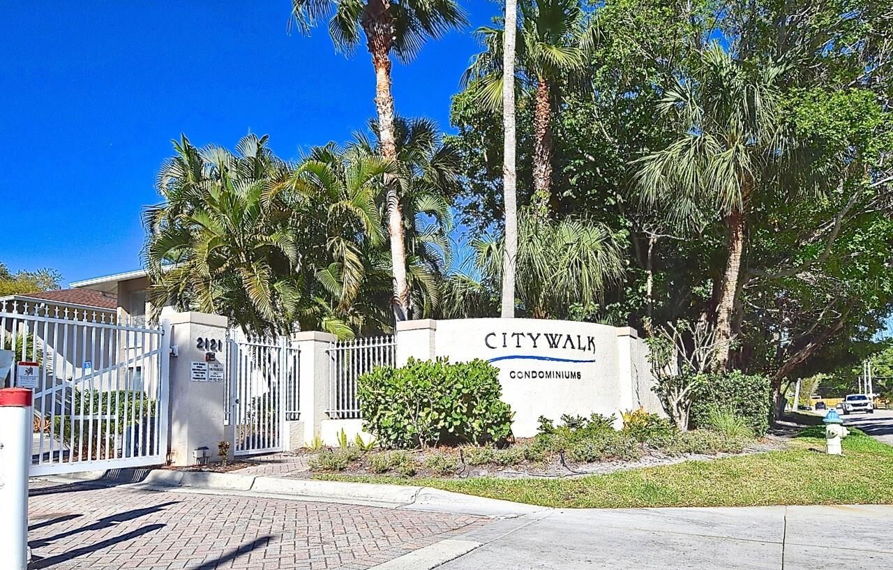 Property Photo:  2121 Wood Street 201  FL 34237 