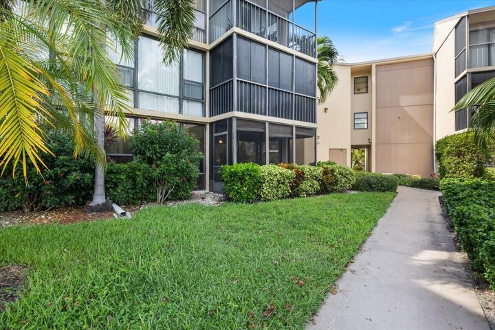 Property Photo: 612 Bird Bay Drive S 118 FL 34285