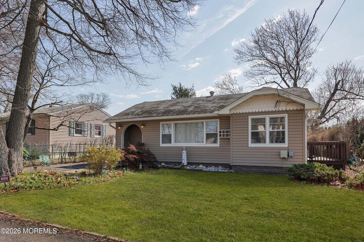 Property Photo:  809 Shadylawn Way  NJ 07735 