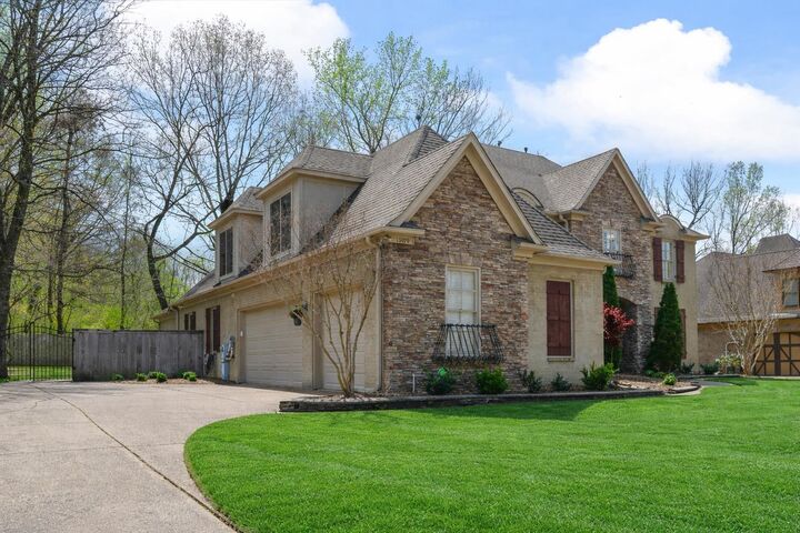 Property Photo:  11979 Henning Oaks Ln  TN 38002 