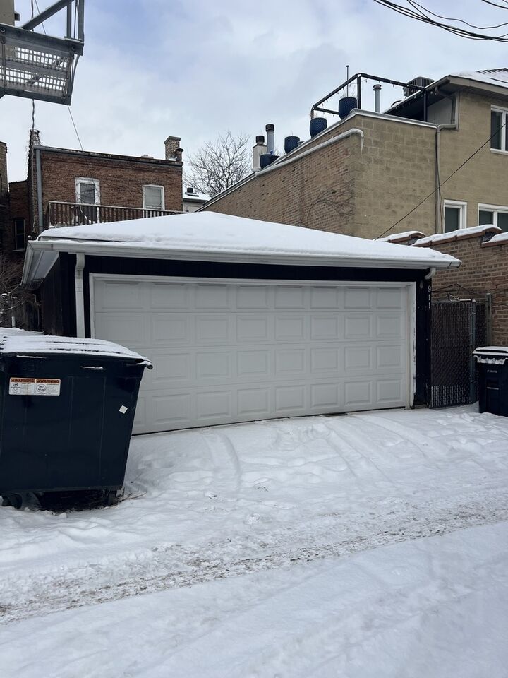 Property Photo:  911 W Diversey Parkway  IL 60614 