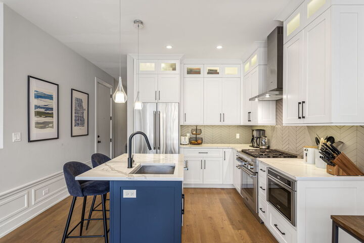 Property Photo:  1518 W Thomas Street 2  IL 60642 