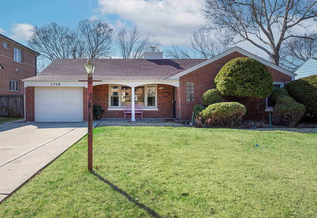 Property Photo: 1750 Potter Road IL 60068
