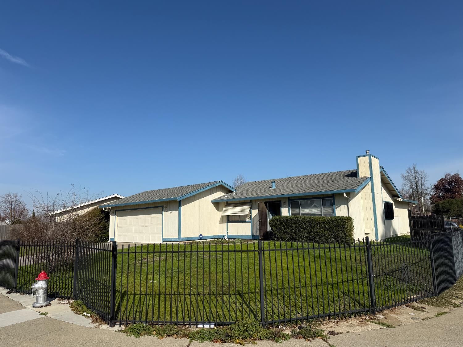 Property Photo: 7637 Nixos Way CA 95823
