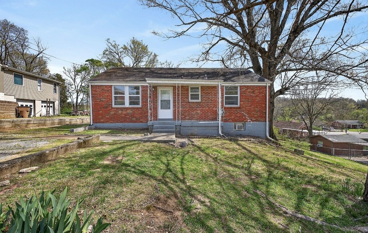 Property Photo: 5006 Yorktown Rd TN 37211