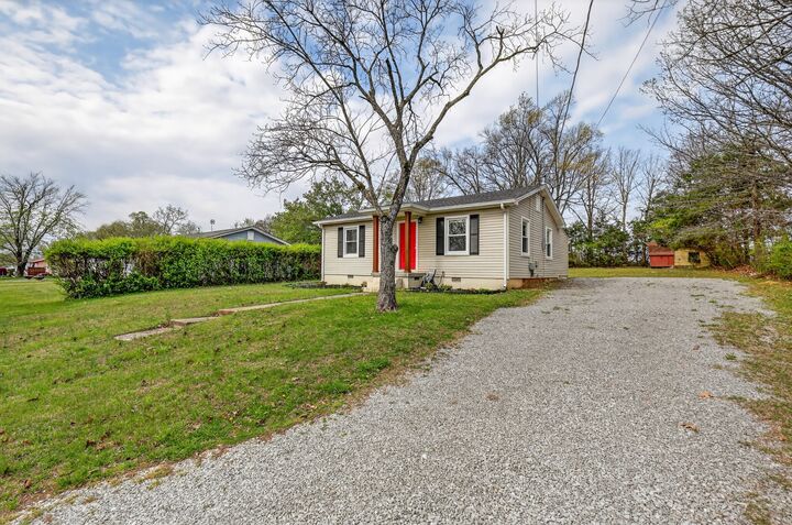 Property Photo:  917 Smith St  TN 37160 