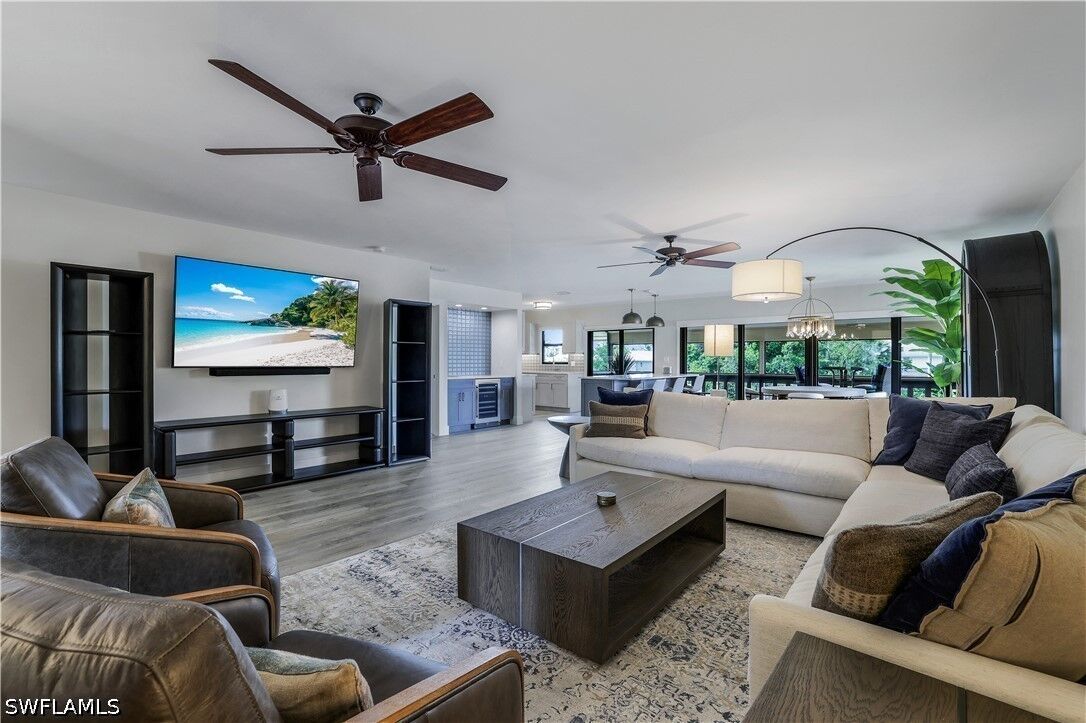 Property Photo: 1390 Chesapeake Avenue 1390 FL 34102