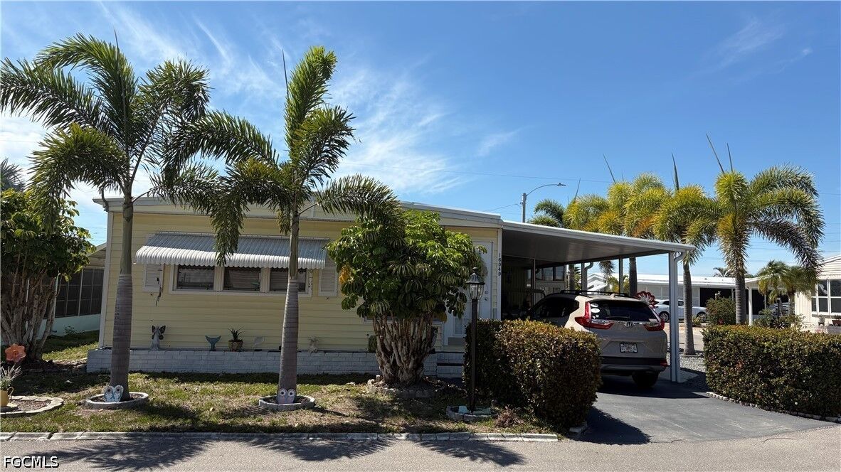 Property Photo:  16049 Hibiscus Way  FL 33903 