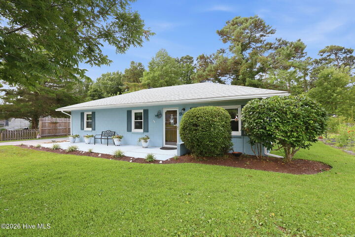 Property Photo:  923 N Yaupon Terrace  NC 28557 