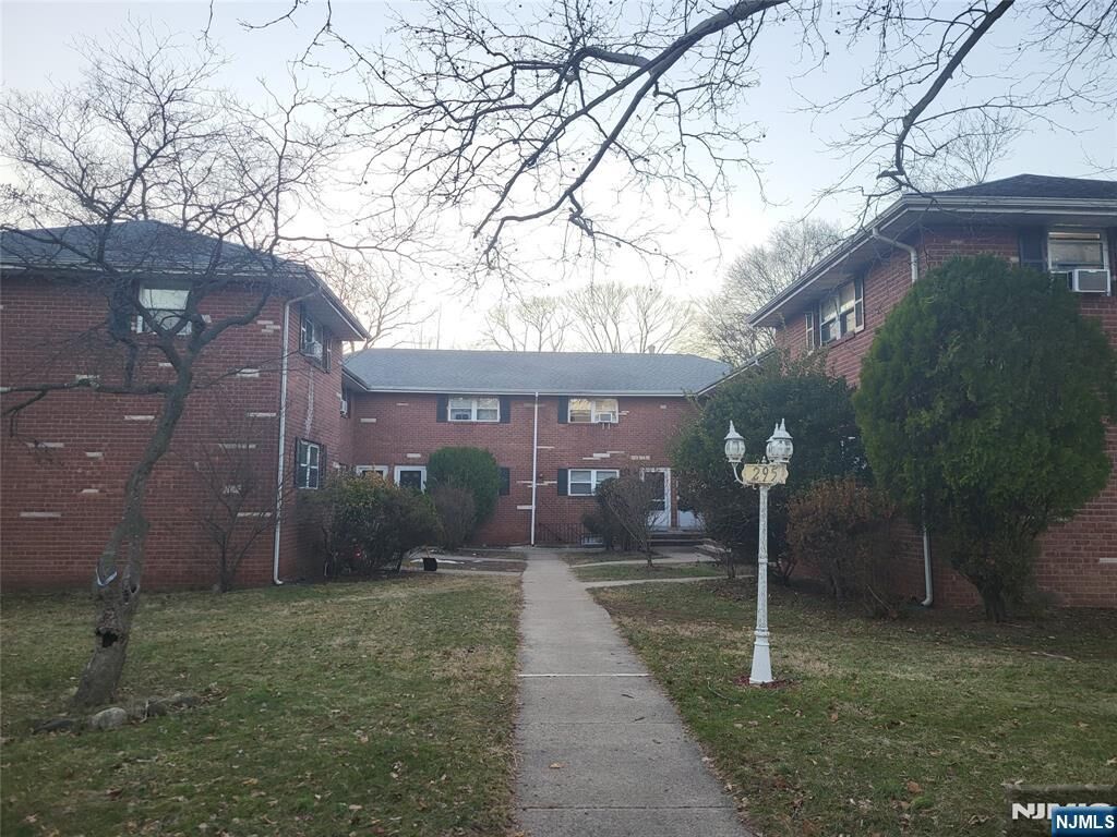 Property Photo:  295 Tenafly D  NJ 07670 