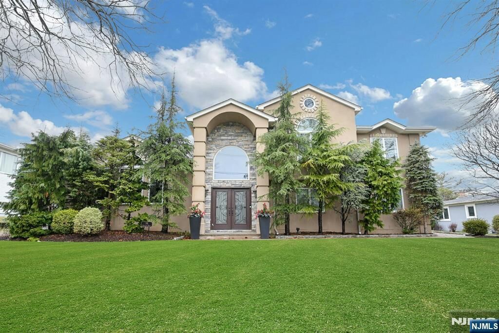 Property Photo:  38 Geraldine Road  NJ 07632 