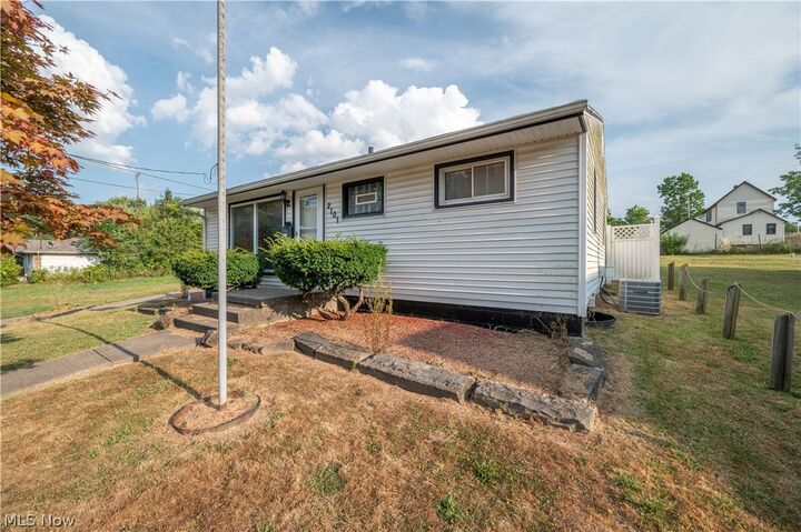 Property Photo:  2101 Cherry Hill Avenue  OH 44509 