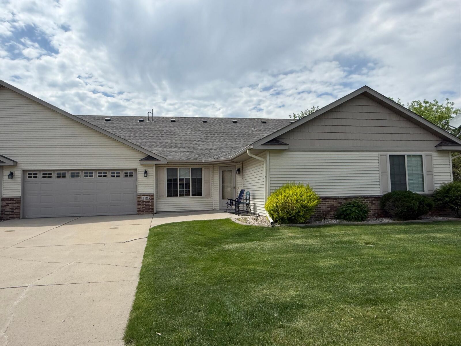 Property Photo: 120 Palmer Path MN 56001