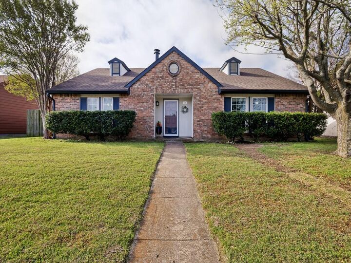 Property Photo:  431 Whitney Street  TX 75104 