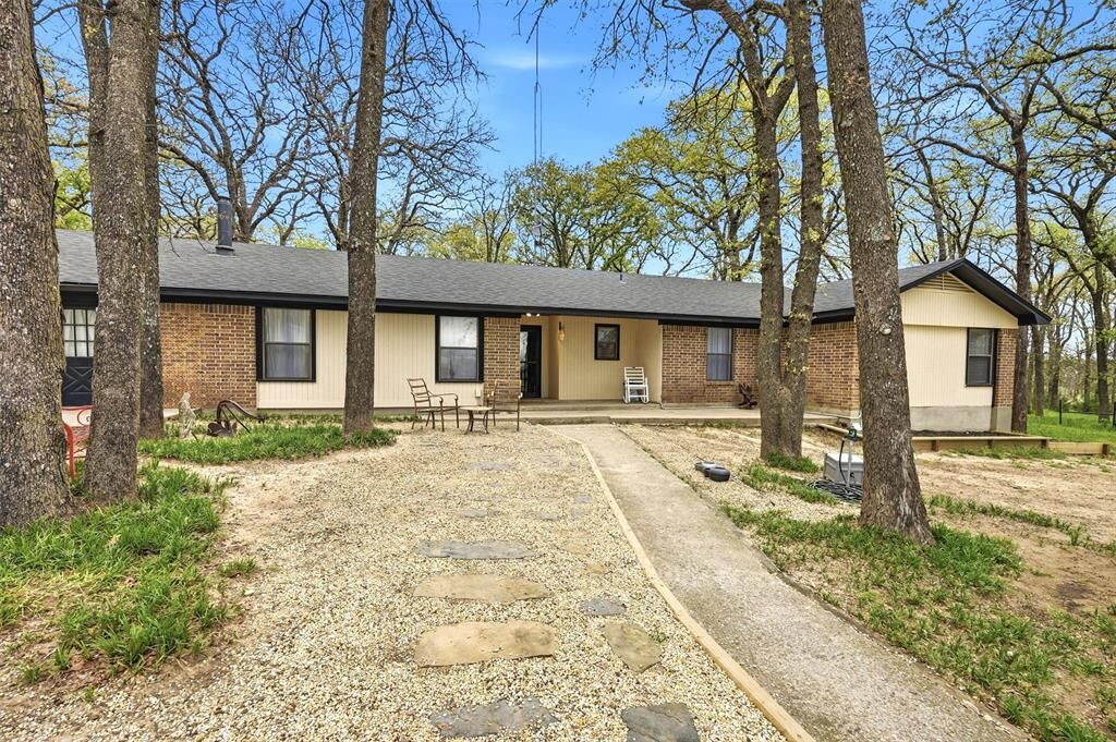 Property Photo:  711 County Road 162  TX 76240 