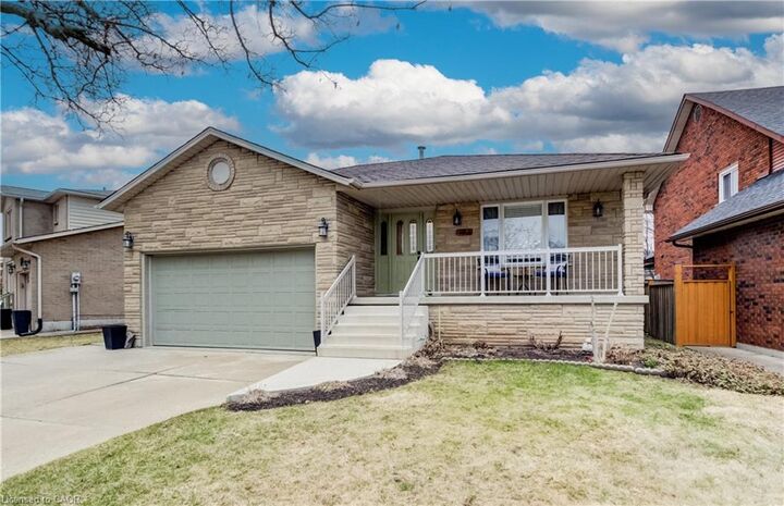 Photo de la propriété:  483 Dicenzo Drive  ON L9B 2C4 