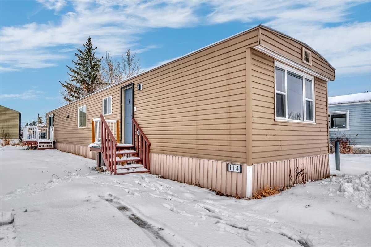 Property Photo: 6220 17 Avenue SE 114 AB T2A 0W6