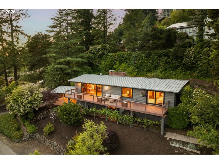 Property Photo:  4416 SW Chesapeak Ave  OR 97239 