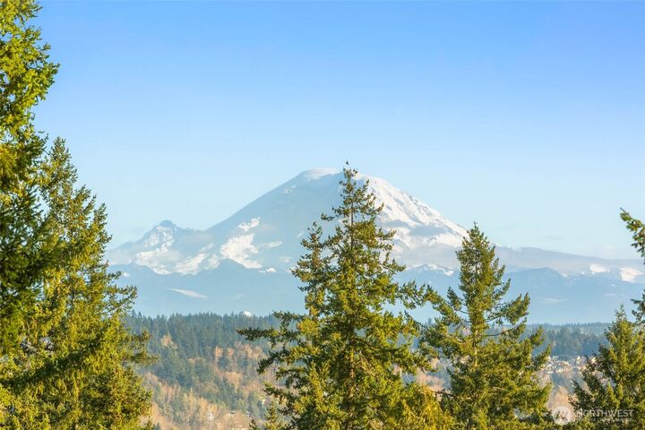 Property Photo:  9261 SE 46th Street  WA 98040 