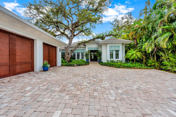 Property Photo:  544 Live Oak Road  FL 32963 