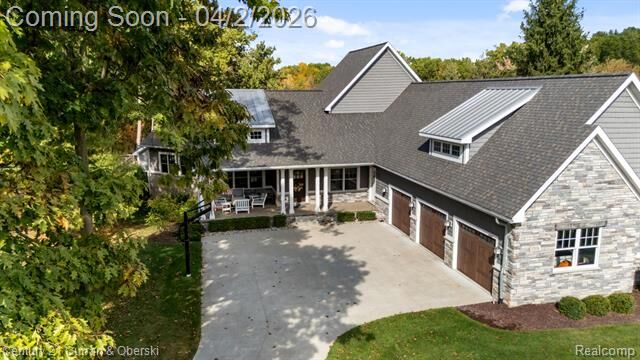 Property Photo:  1306 Victoria Lane  MI 48430 