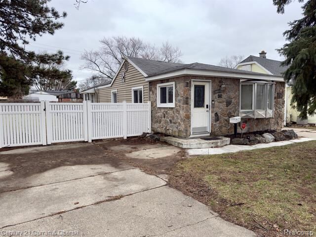 Property Photo:  8320 Robindale Avenue  MI 48127 