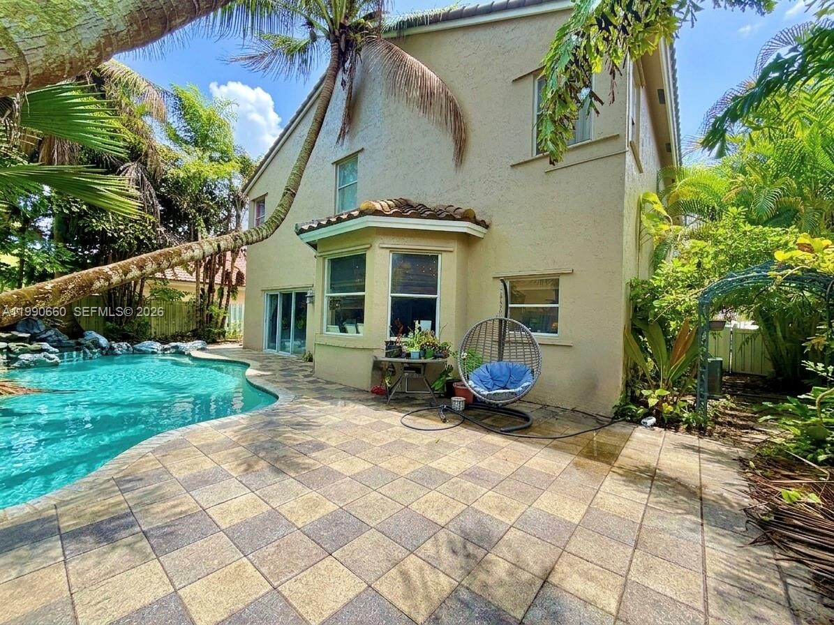 Property Photo: 1040 NW 185th Ave FL 33029