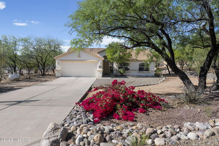 Property Photo: 544 Paseo Petirojo AZ 85648