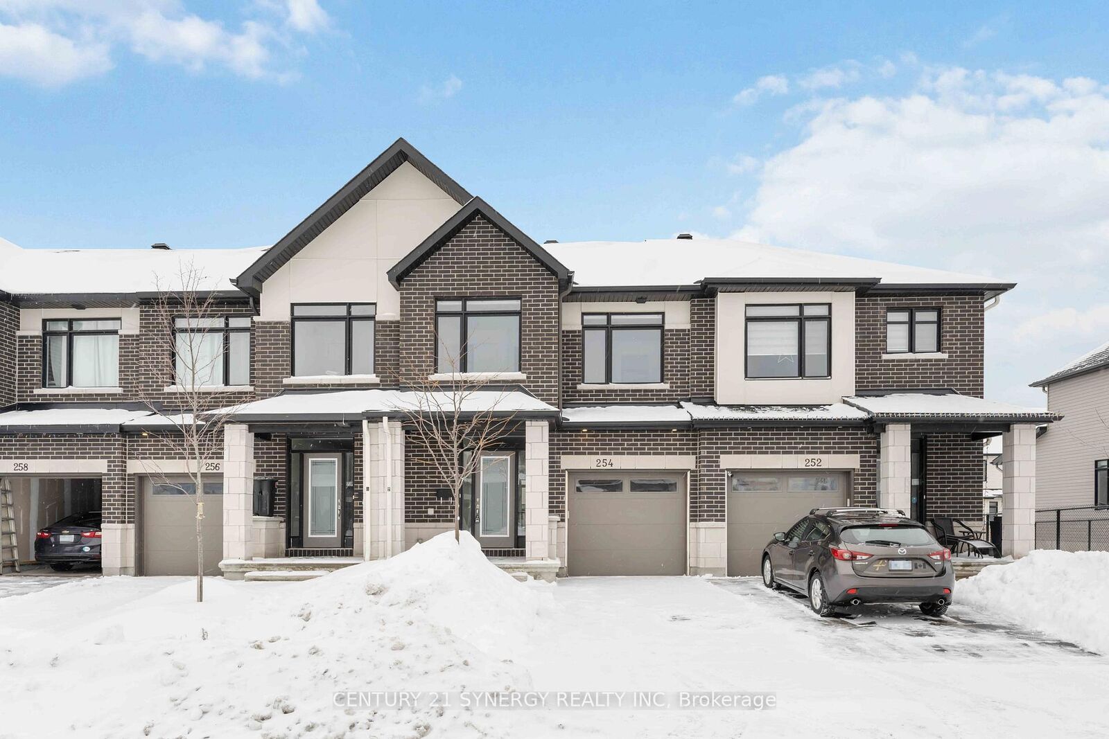 Property Photo:  254 Finsbury Avenue  ON K2S 2Y2 