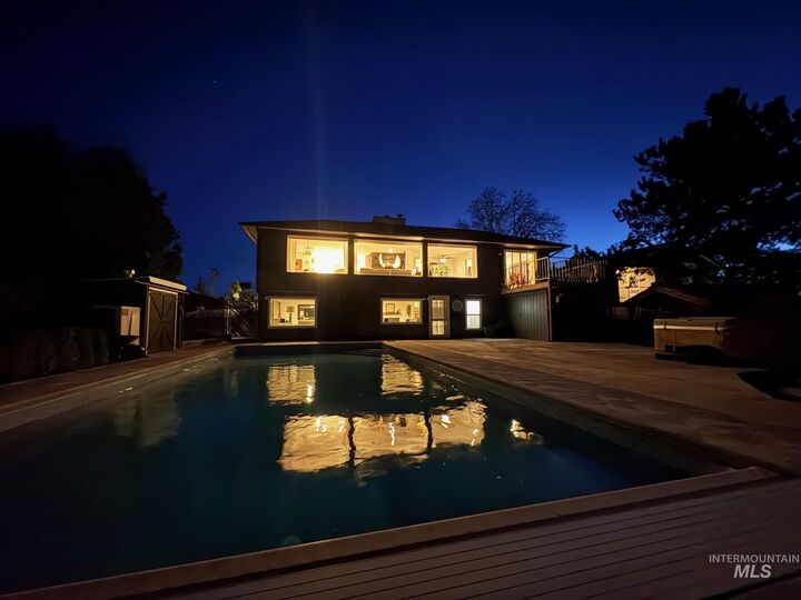 Property Photo:  1744 Valleyview Drive  WA 99403 