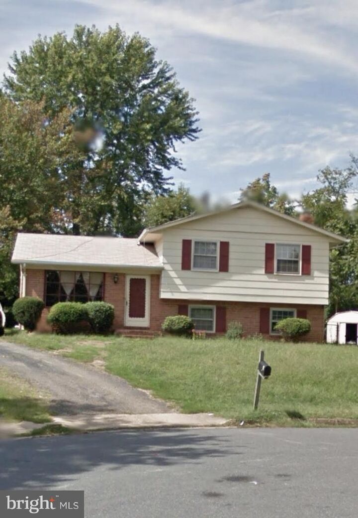 Property Photo: 5 Jaybee Court VA 22401