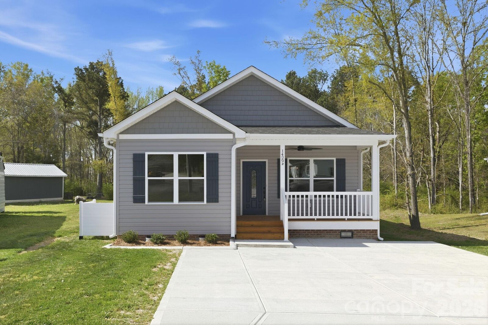 Property Photo:  1429 1/2 Edgewood Drive  SC 20730 