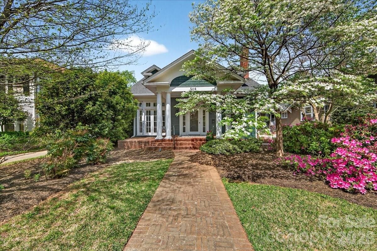 Property Photo:  506 Hermitage Court  NC 28207 