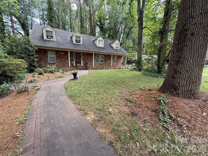 Property Photo: 604 Whittington Place NC 28677