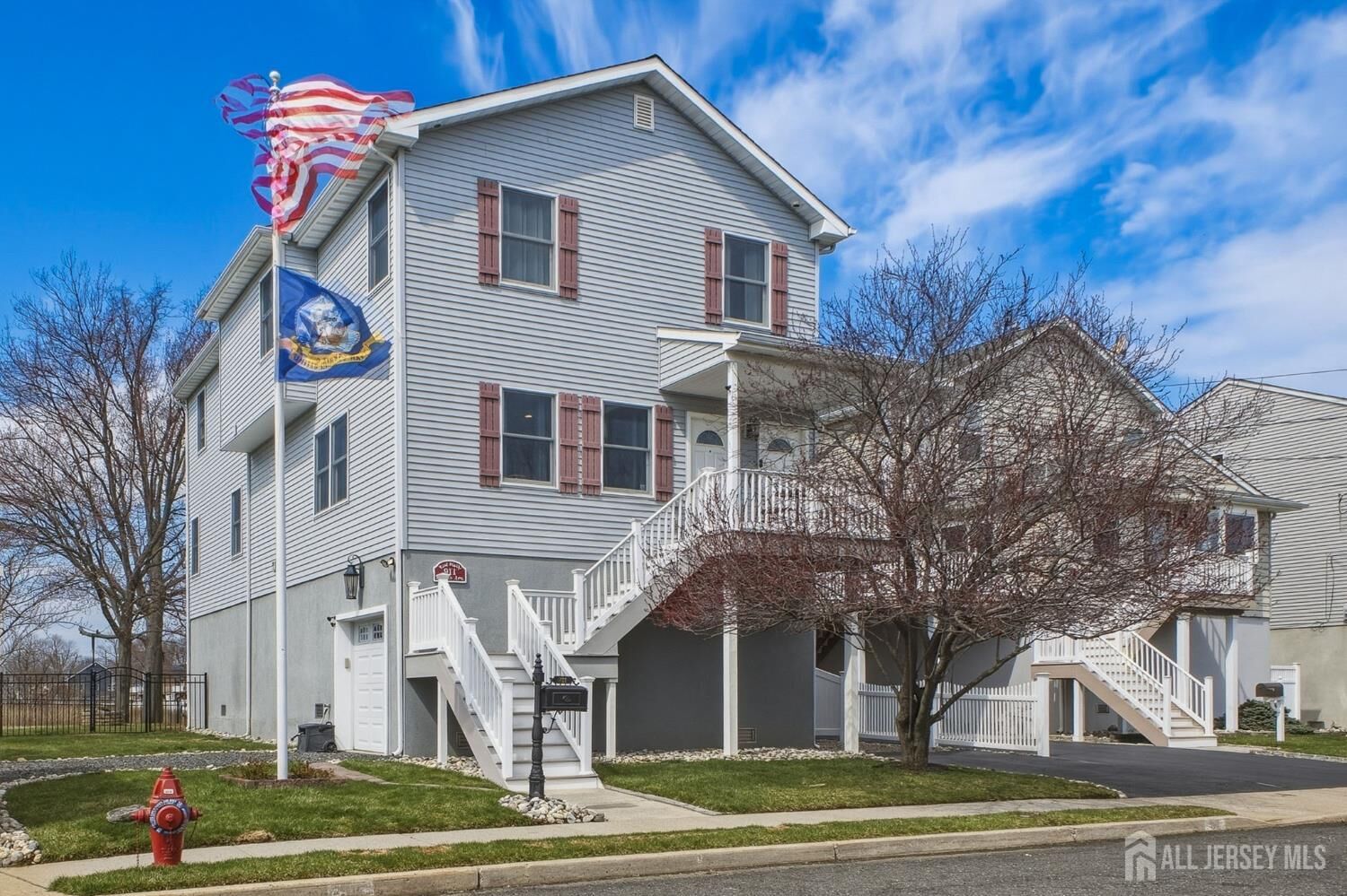Property Photo:  