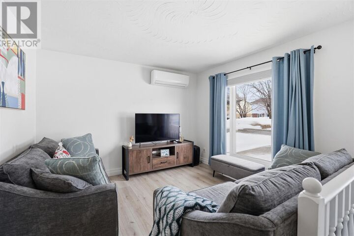 Property Photo: 25 Amherst St ON P6C 5V5