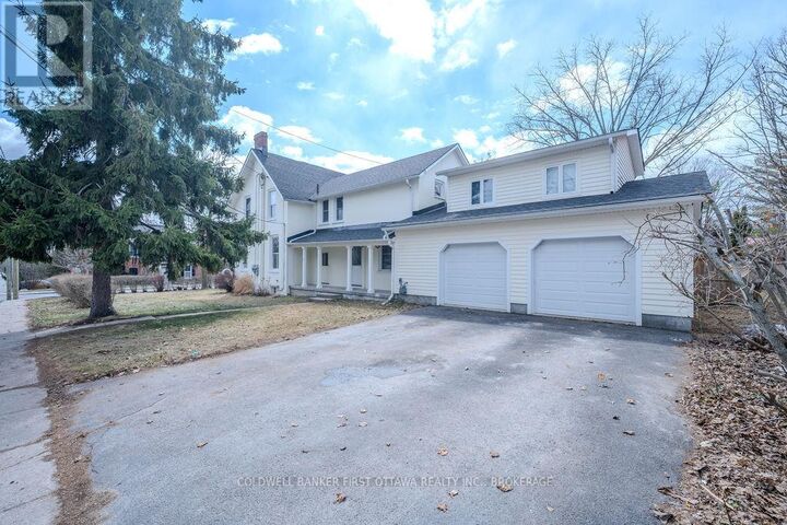 Photo de la propriété:  201 Bridge Street West  ON K7R 2E5 