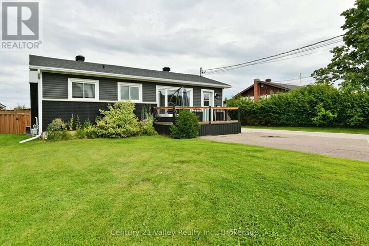 Property Photo:  785 Eighth Street  ON K7V 1B5 