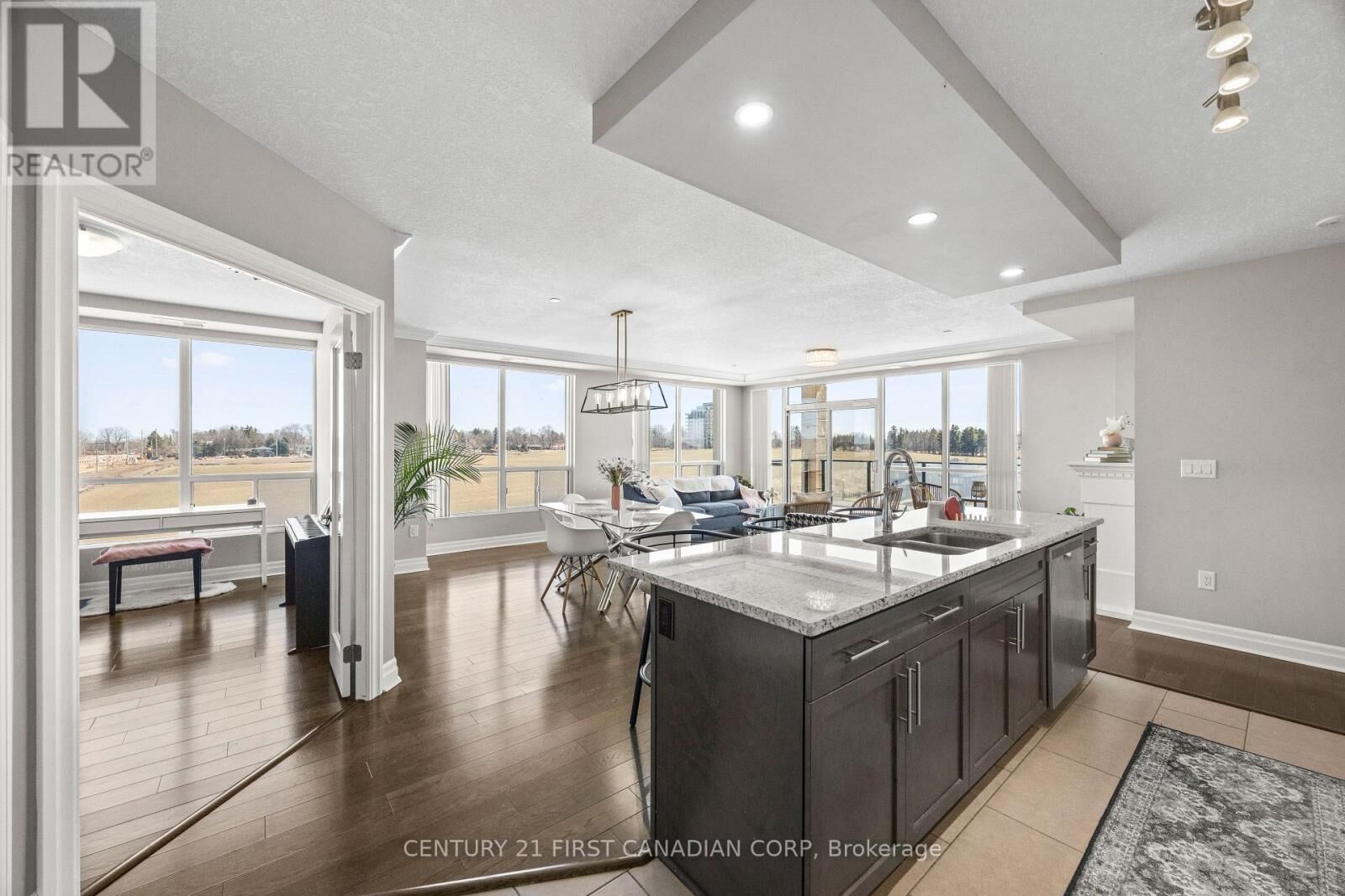 Property Photo:  240 Villagewalk Boulevard 605  ON N6G 0P6 