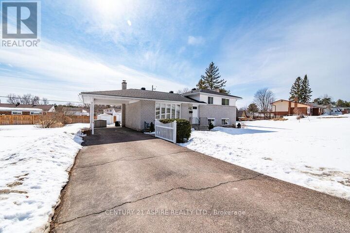 Property Photo:  631 Birch Street  ON K8A 7K7 