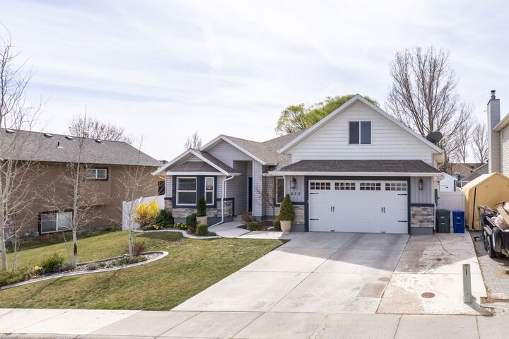 Property Photo:  233 Cottonwood Drive  NV 89801 