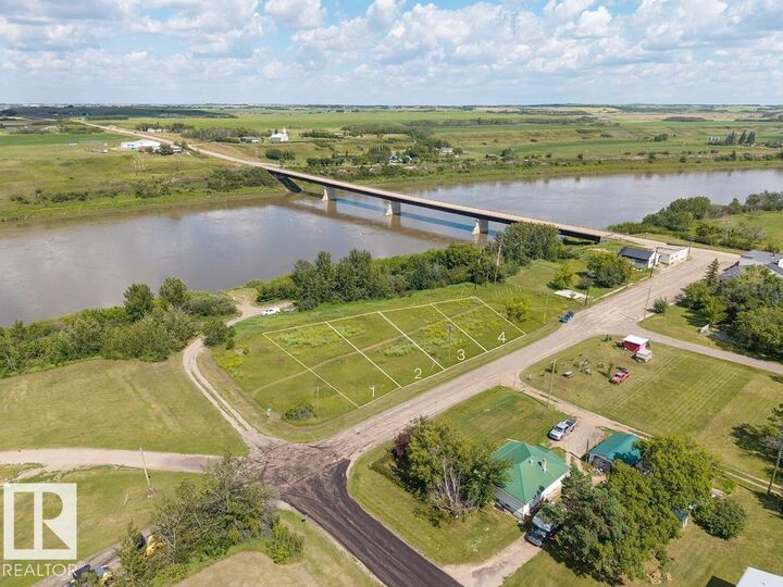 Property Photo:  208 River Street  AB T0B 0P0 