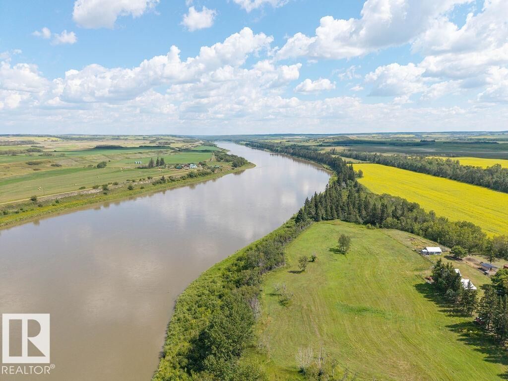 Property Photo:  204 River Street  AB T0B 0P0 