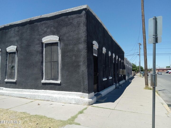 Property Photo: 916 E Seventh Avenue 7 TX 79901