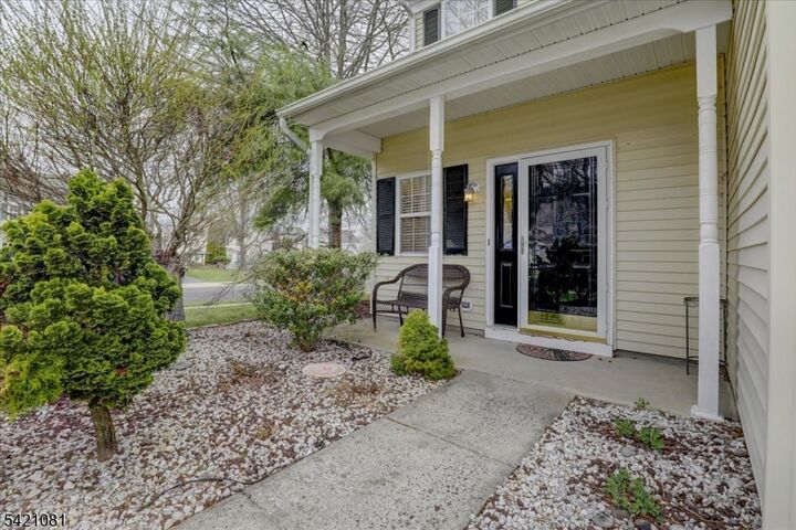 Property Photo:  11 Quarry Ct  NJ 08520 