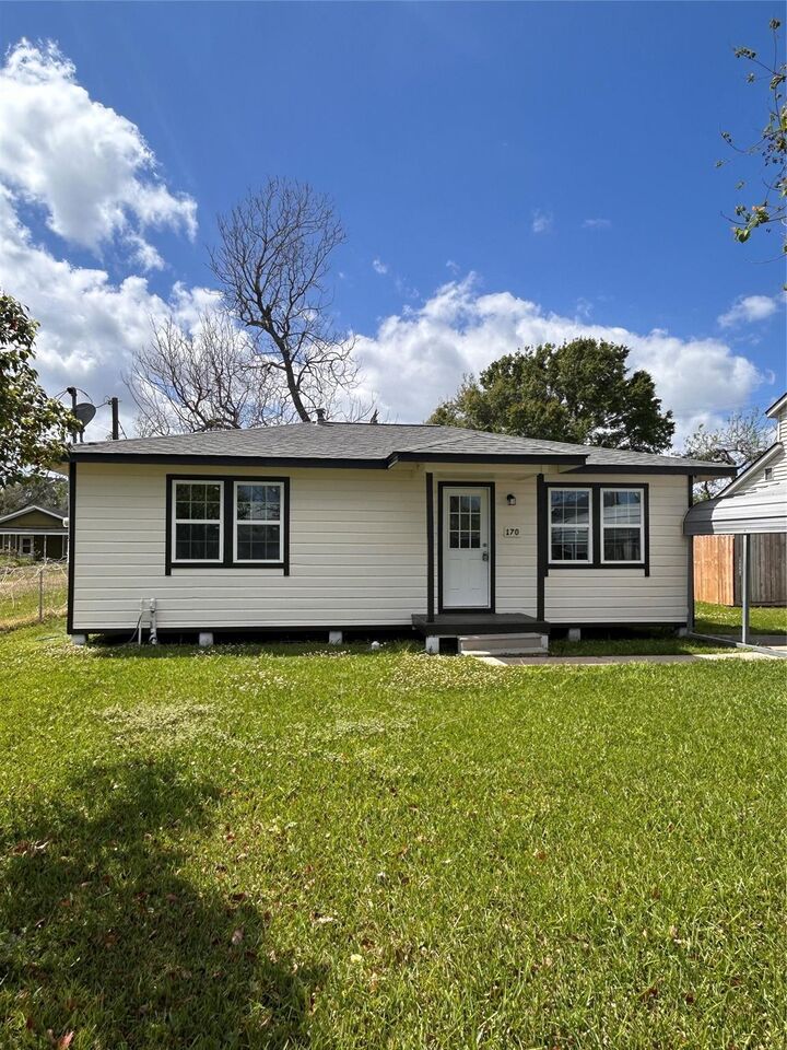 Property Photo: 170 Lois Street TX 77531