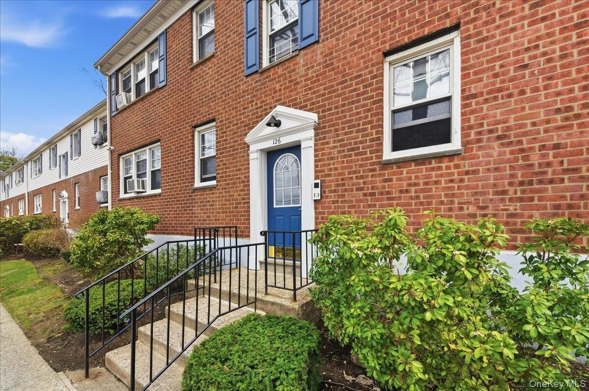 Property Photo:  126 Underhill Avenue 1B  NY 10604 